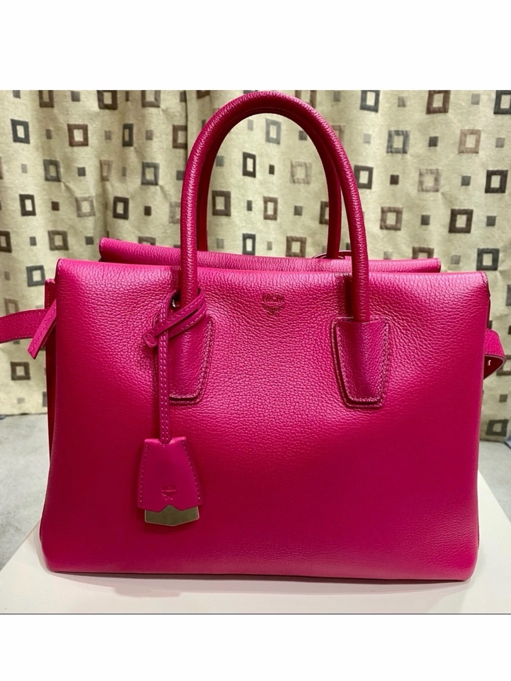 MCM Milla Medium Hot Pink Fuchsia Leather Structured Tote – Pristine - Picture 5 of 9